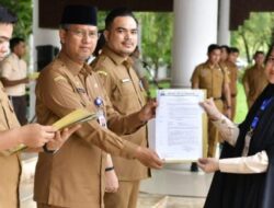 Sekda Serahkan 462 SK Tenaga Kontrak di Wilayah Aceh