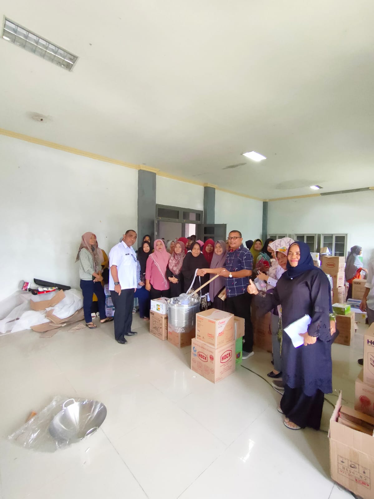 Mengawali Tahun 2023, Sunardi Hombing Salurkan Peralatan Rumah Tangga Kepada Warga Simeulue 3 IMG 20230104 WA0006