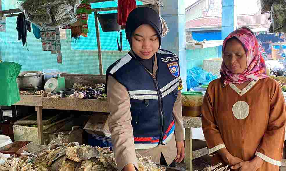 Bhabinkamtibmas Polsek Teupah Selatan Sambangi Kios Sembako Milik Warga Binaan 1 IMG 20230117 105305 11zon
