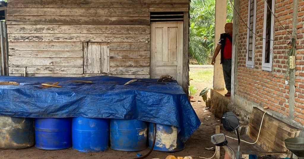 Diduga Timbun BBM 6,2 Ton, Ditreskrimsus Polda Aceh Tangkap Pelaku 1 IMG 20230126 232615 11zon