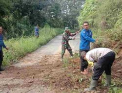 Sinergi TNI-Polri dan Pemadam Kebakaran Bersihkan Material Longsor