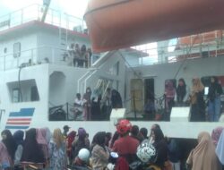 Mahasiswa Simeulue Padati KMP Sabuk Nusantara 110 Tujuan Pelabuhan Calang