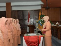 Mellani Kukuhkan Ketua dan Pengurus PAW Dharma Wanita Persatuan Kabupaten Aceh Jaya