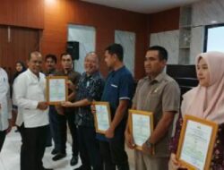 Berhasil Tingkatkan Koperasi Sehat, Diskop UKM Aceh Beri Sertifikat Penghargaan