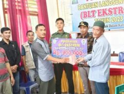 Jelang Lebaran, PemDes Kuala Baru Serahkan BLT Ekstrem Tahun 2023