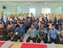 Serahkan SK CPNS, Pj Bupati Ahmadliyah SH, Jangan Minta Pindah Sebelum Mengabdi 10 Tahun