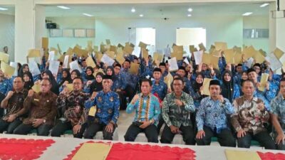 Serahkan SK CPNS, Pj Bupati Ahmadliyah SH, Jangan Minta Pindah Sebelum Mengabdi 10 Tahun