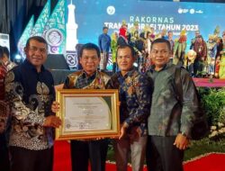 Pj Bupati Simeulue Terima Penghargaan Dari Kemendes PDTT RI