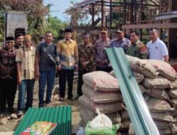 Pj Bupati Ahmadliyah SH, Serahkan Bantuan Korban Kebakaran Komunitas WhatsApp Group Radio 99.50 Djaya FM
