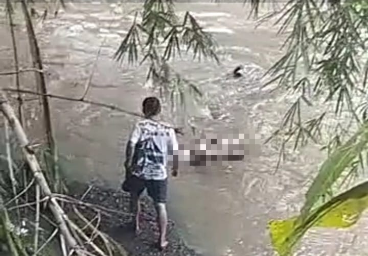 Warga Ponorogo Digegerkan Penemuan Mayat Tanpa Busana di Sungai 1 mayat