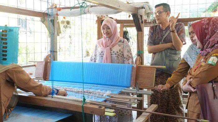 Bangga Jadi Wastra Aceh, Ini Harapan Kabid Bahasa dan Seni Disbudpar Aceh 2 songket