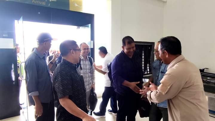 Pj Sekretaris Daerah Simeulue Asludin M.Kes Sambut Kedatangan Rombongan Tim Ahli Kajian PDKS 1 FB IMG 1685937634319