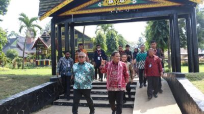 Sekretaris Daerah Aceh Bustami, SE, M.Si