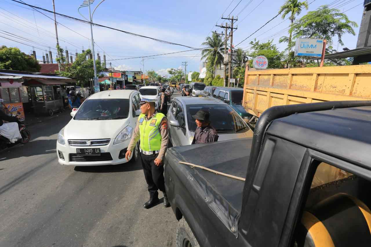 Solar Langkah di Aceh Barat, Warga Rela Antre Hingga Berjam Jam 1 warga