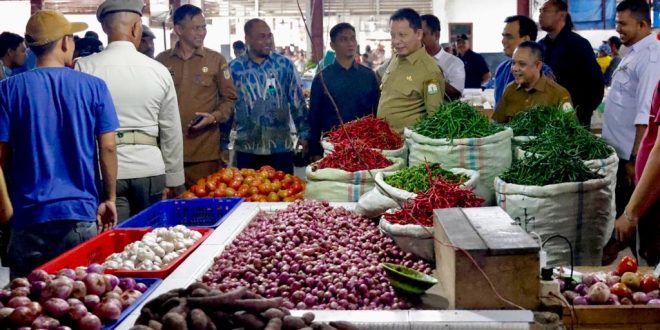 Pj Gubernur Aceh Blusukan di Pasar Al-Mahirah, Ini Kata Kadisprindag 1 Pj Gubernur Aceh Blusukan di Pasar Al-Mahirah, Ini Kata Kadisprindag