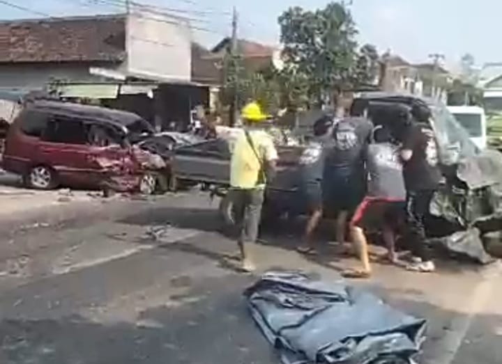 mobil kijang dan pick up adu jotos