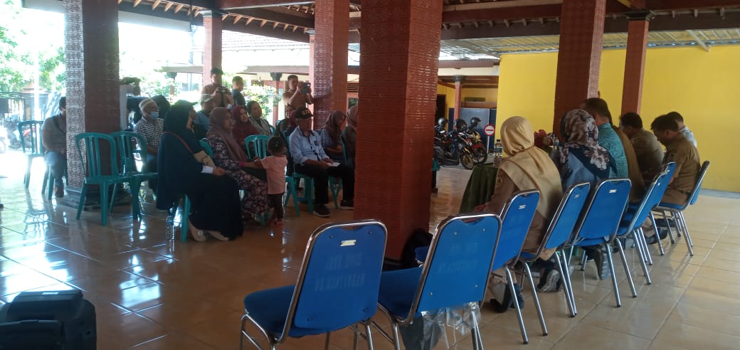 pemerintah desa setempat berinisiatif melakukan rembug bersama warga