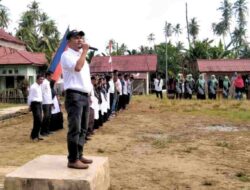 Sekolah Satap Pulau Teupah Bersama Unsur Masyarakat Gelar Upacara Peringati Hut Kemerdekaan RI ke-78