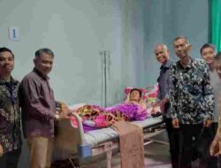 Pj Sekda Simeulue Jenguk M Rice di Rumah Sakit Pertamedika