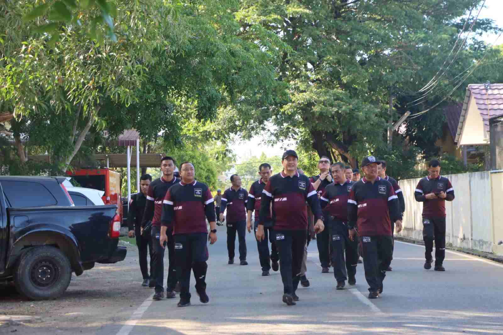 Kapolda Aceh Lakukan Jalan Santai Bersama Personel 1 jalan santai Polda Aceh