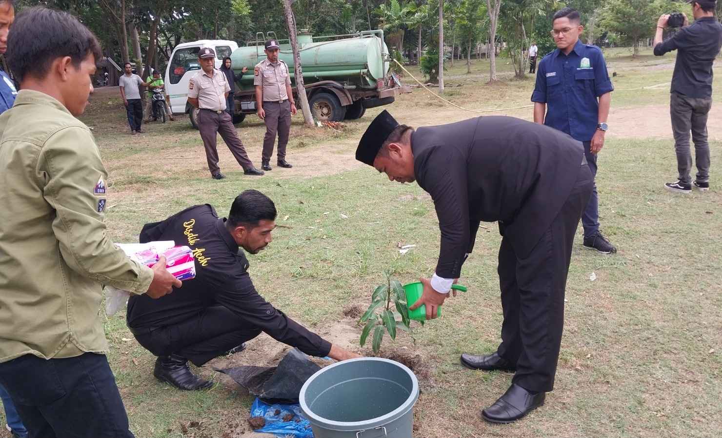 Peringati Hardikda ke-64, Disdik Aceh dan HAkA Tanam Sejuta Pohon 1 hardikda