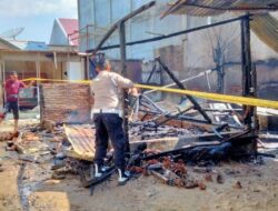Satu Unit Rumah dan Gudang Aki di Lhokseumawe Ludes Terbakar
