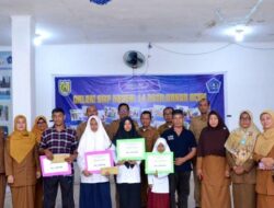 Disdikbud Banda Aceh Serahkan Bantuan Tunai Kepada Siswa Korban Kebakaran Lueng Bata