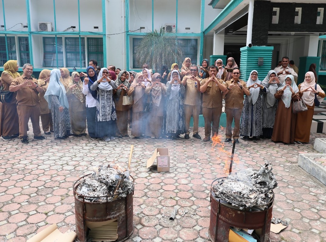 Dinas Pendidikan Aceh Musnahkan 1.999 Berkas Arsip Priode 1984-2013 1 disdik-aceh