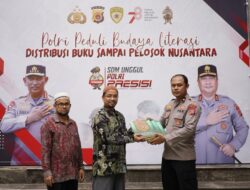 Polda Aceh Serahkan Ratusan Buku dan Kitab untuk Dayah Darul Ihsan