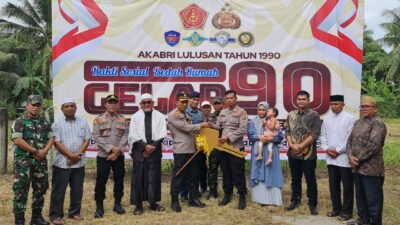 Peduli Sosial, AKABRI Angkatan 90 Bedah Rumah Personel Polres Bireuen