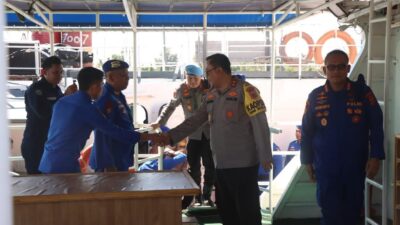 Kapolda Aceh Irjen Achmad Kartiko mengecek kapal patroli Antareja 7007