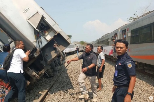 Peristiwa Anjloknya Kreta Api Argo Semeru, Kemenhub Kirim Tim Investigasi 1 Peristiwa Anjloknya Kreta Api Argo Semeru, Kemenhub Kirim Tim Investigasi