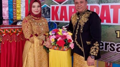 ketua dprk simeulue bersama ibu