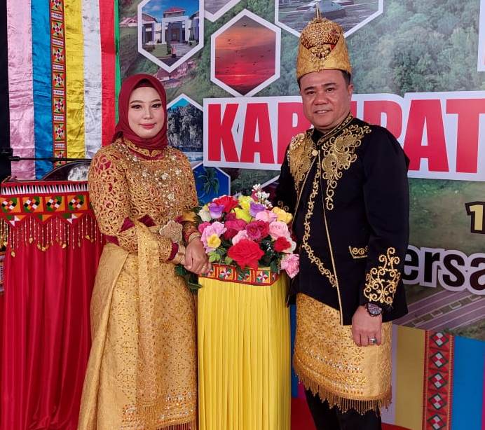 ketua dprk simeulue bersama ibu