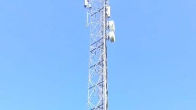 Urgent!! Signal Telkomsel Error, ANBK SD Berlangsung di Pinggir Pantai