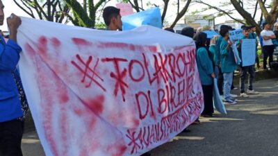 Ratusan Mahasiswa Demo Tolak Imigran Rohingya di Bireuen