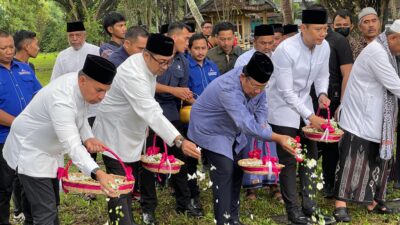 sby-saat-ziarah-ke-kuburan-massal-tsunami-aceh