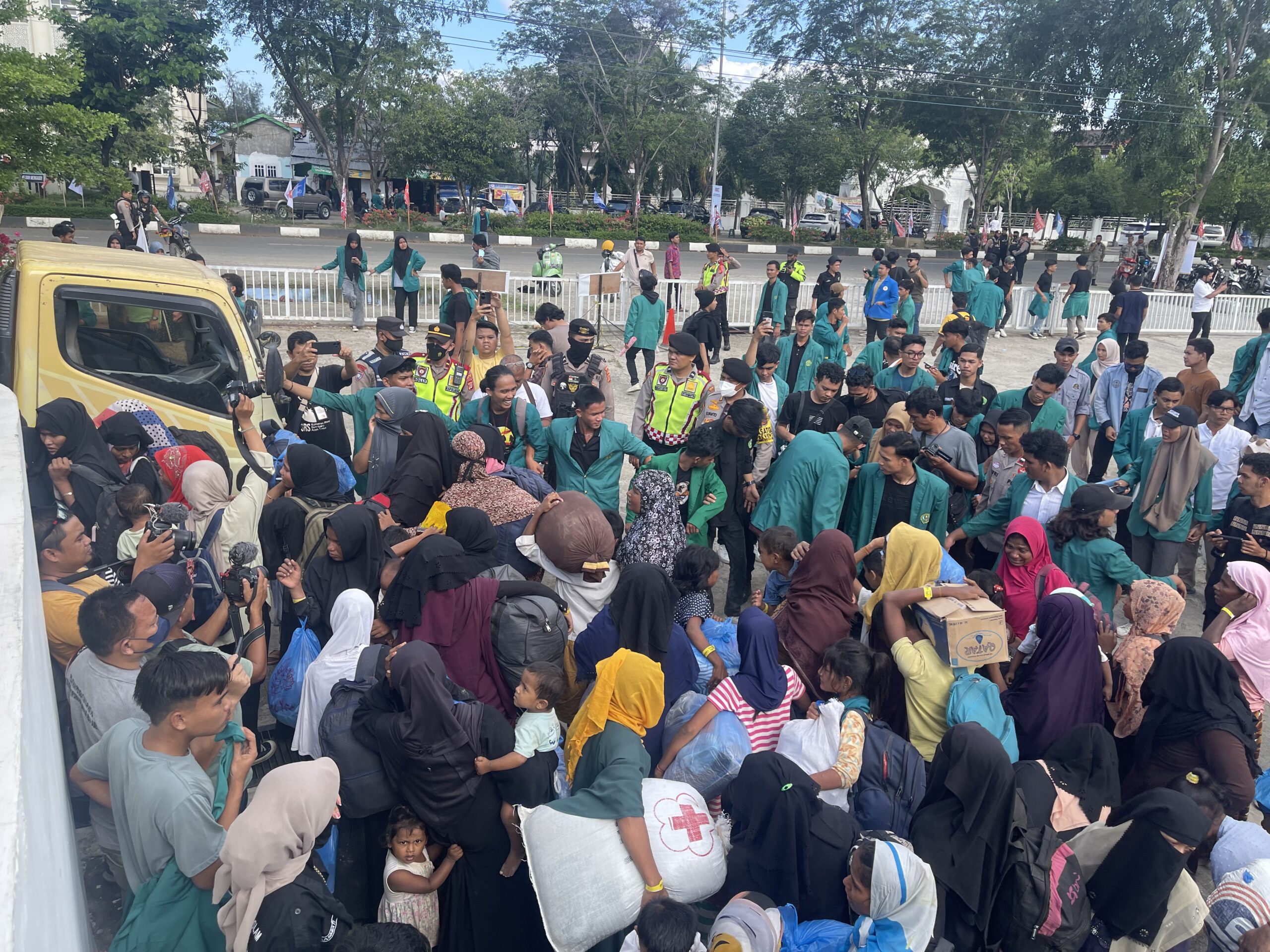 Diserbu Mahasiswa, Imigran Rohingya Menangis Ketakutan 1 mahasiswa-demo-tolak-rohingya