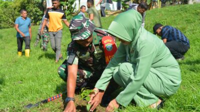 TNI Tanam 200 Pohon Mahoni di Pedalaman Desa Lhokseumawe