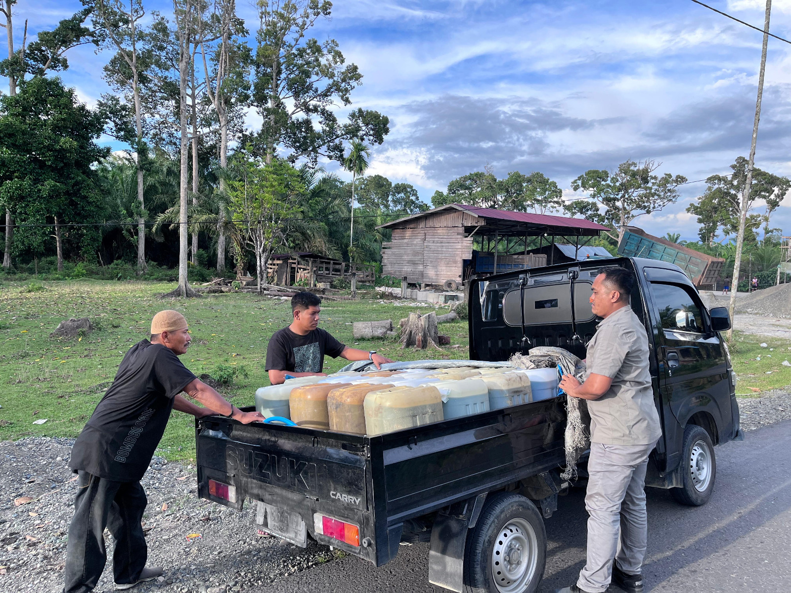 Polisi Tangkap Dua Pelaku Terduga Penyalahgunaan BBM Subsidi di Aceh Barat 1 20241108 polisi tindak dua pelaku terduga penyalahgunaan bbm bersubsidi di aceh barat