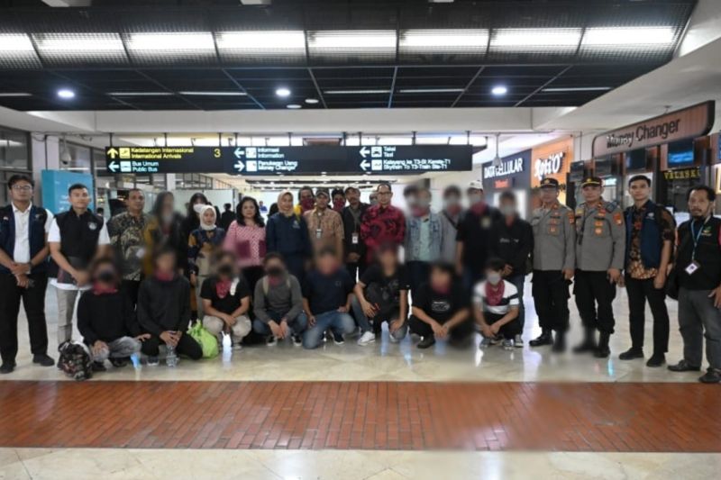 21 WNI Korban TPPO Yang Dipulangkan dari Myanmar Tiba di Tanah Air 1 20241130 whatsapp image 2024 11 30 at 11 19 16 1