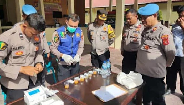 Cek Kepatuhan Tidak Konsumsi Narkoba, Polres Aceh Barat Tes Urine Dadakan 1 Cek Kepatuhan Tidak Konsumsi Narkoba Polres Aceh Barat Tes Urine Dadakan