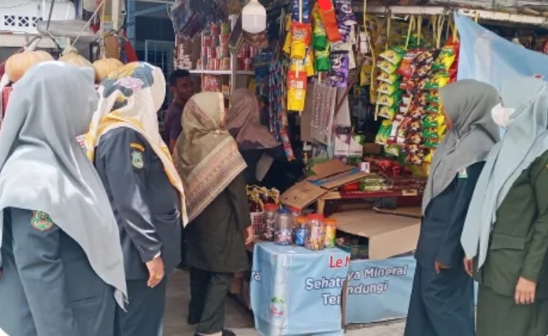 Petugas Satpol PP dan WH Aceh melaksanakan patroli Operasi Jum’at dalam rangka pengawasan pelaksanaan Syariat Islam di wilayah Banda Aceh dan Kabupaten Aceh Besar, Jumat (13/3/2026). (Foto: Humas)