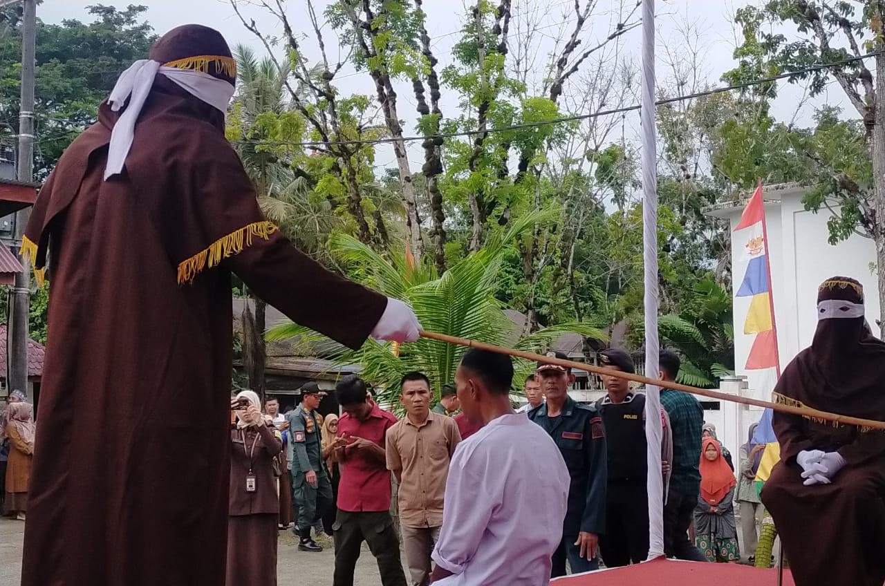Langgar Syariat, 7 Warga Simeulue Dihukum Cambuk 1 7-warga-simeulue-di-hukum-cambuk
