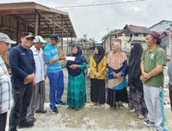 Pj Sekda Simeulue Serahkan Bantuan Korban Kebakaran Desa Air Dingin