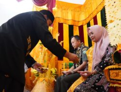 Tradisi Peusijuk, Warnai Penyambutan Danrem 012/TU di Pendopo Aceh Barat