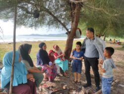 Jalan-Jalan Sore, H. Ahmad Danion Sambangi Warga Teupah Tengah