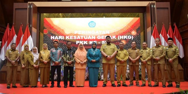 Gelar Peringatan HKG ke-52, PKK Aceh Serahkan Hadiah untuk Juara Gammawar 1 pj