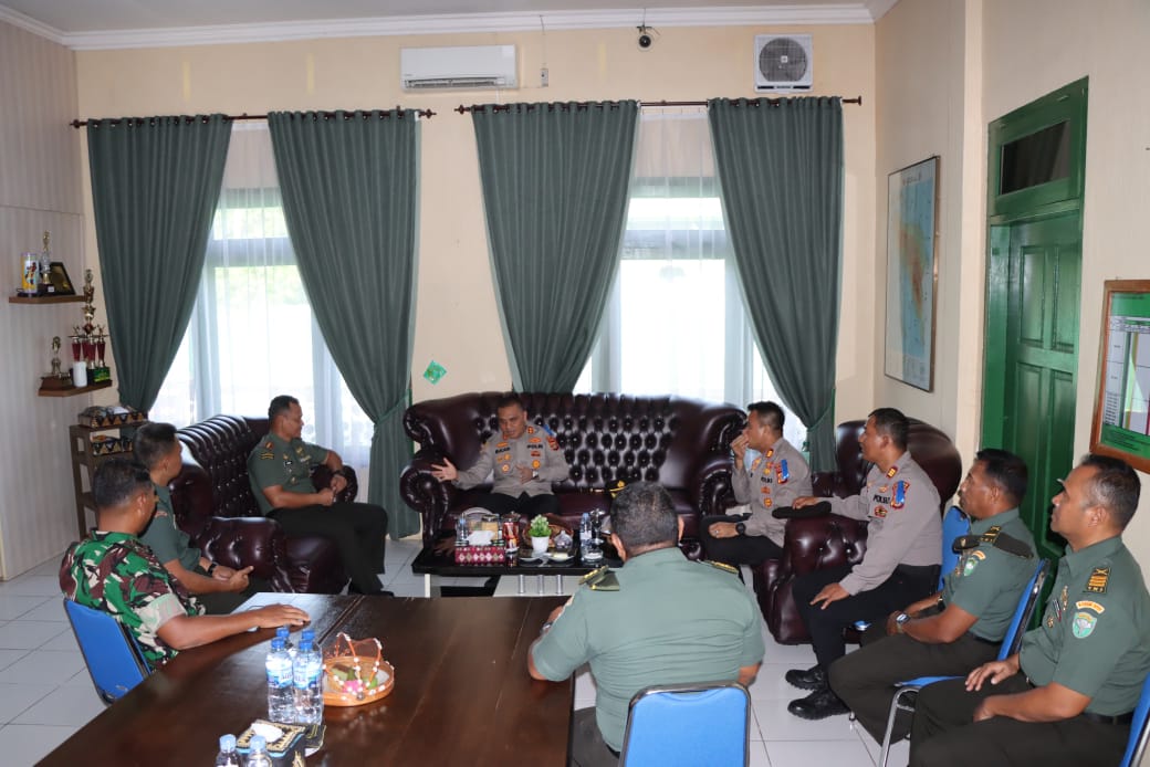 Hari Pertama Berdinas, Kapolres Silaturahmi ke Kodim Aceh Tamiang 1 IMG 20240717 WA0051