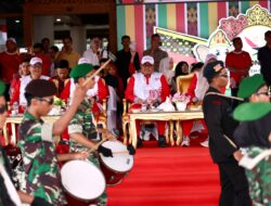 Pj Gubernur dan Forkopimda Ikut Saksikan Pawai Kemerdekaan Bersama Ribuan Masyarakat